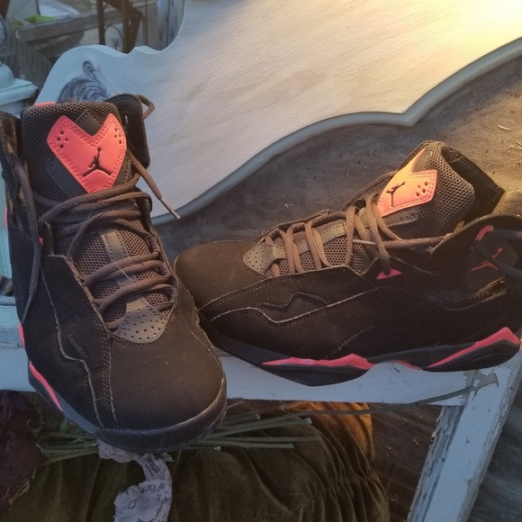 Nike Air Jordans - Picture 2 of 6